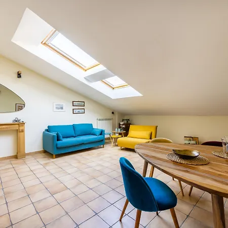 Pica Starlight At Station Apartment